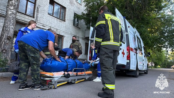 Для погрузки пациентки в машину бригаде "скорой" потребовалась помощь МЧС - новости ТИА