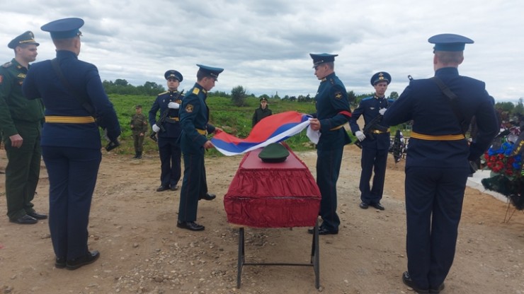 В Тверской области проводили в последний путь рядового, погибшего на СВО - новости ТИА