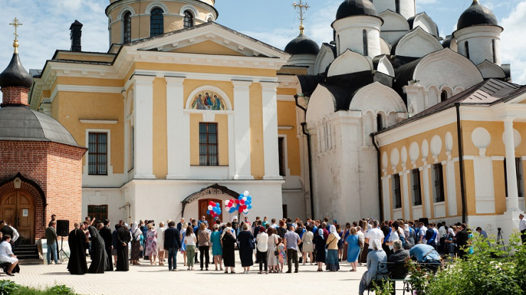 В Старицком Свято-Успенском монастыре прошел День памяти Святителя Иова - новости ТИА