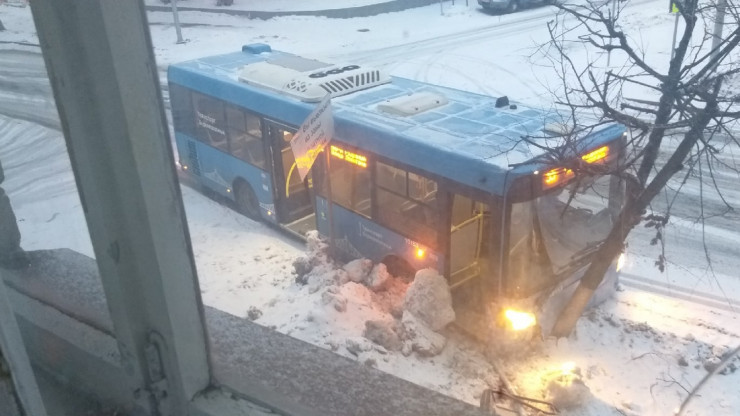 СУ СК: в Твери в ДТП с автобусами пострадали два пассажира - новости ТИА