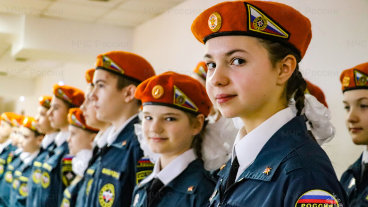 В Твери юные кадеты МЧС получили первые в жизни погоны - новости ТИА