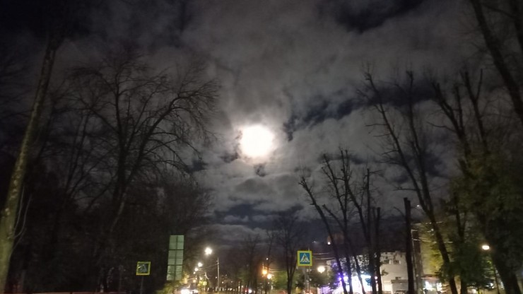 Над Тверской областью взойдет невероятно красивая Волчья Луна - новости ТИА