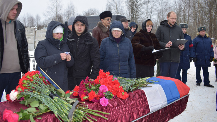 В Оленино похоронили двух жителей посёлка, погибших в СВО - новости ТИА