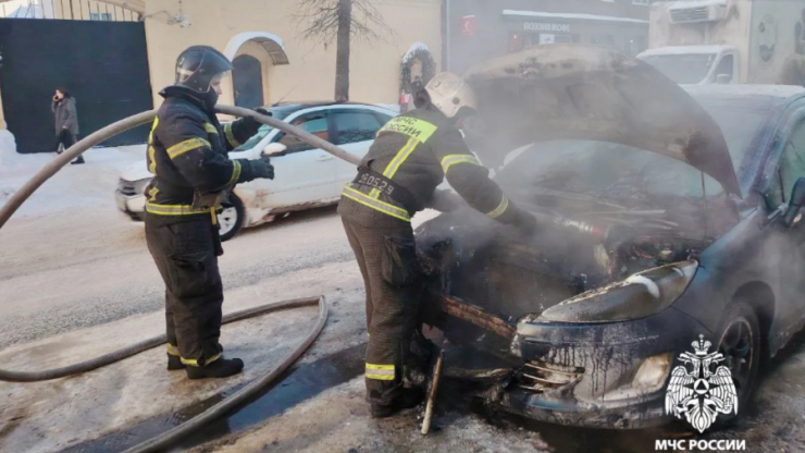 В Заволжском районе Твери вспыхнула легковушка - новости ТИА