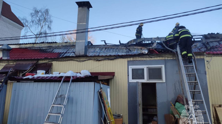 В Твери загорелась крыша одного из кафе - новости ТИА