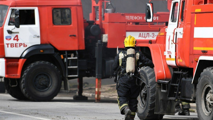 За спасение людей на пожаре в тверском НИИ двое пожарных награждены медалями - новости ТИА