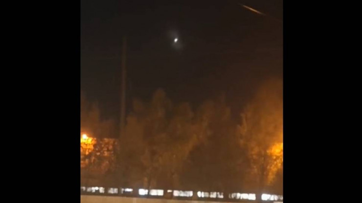 Жители Тверской области наблюдали в небе сияющий летящий объект - новости ТИА