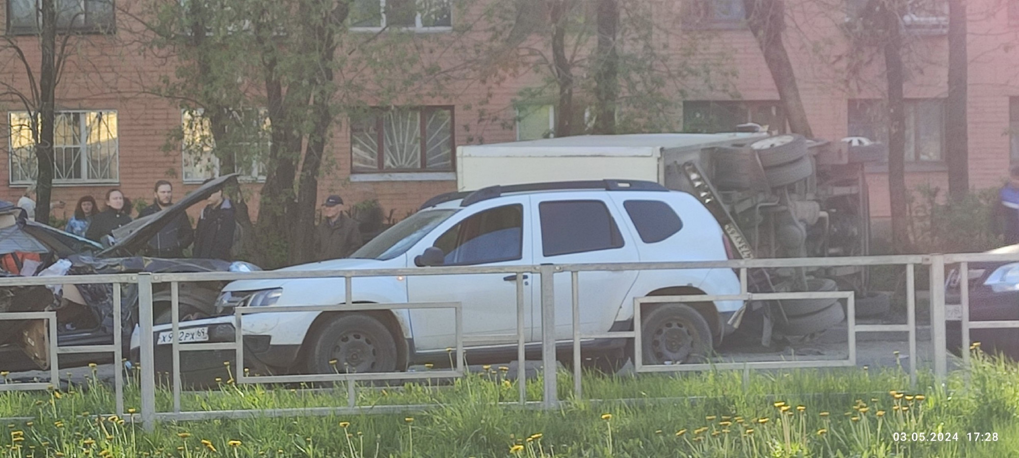 Опубликовано видео с места смертельного ДТП в Твери, снятое сразу после  аварии - ТИА