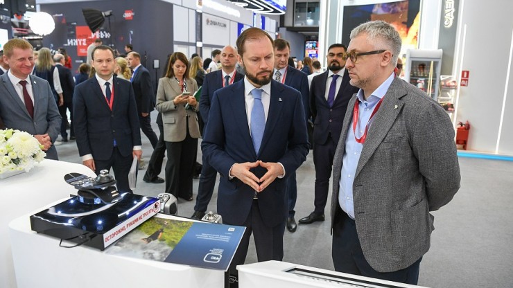 Виталий Королев подписал первое соглашение на ПМЭФ-2026 - новости ТИА