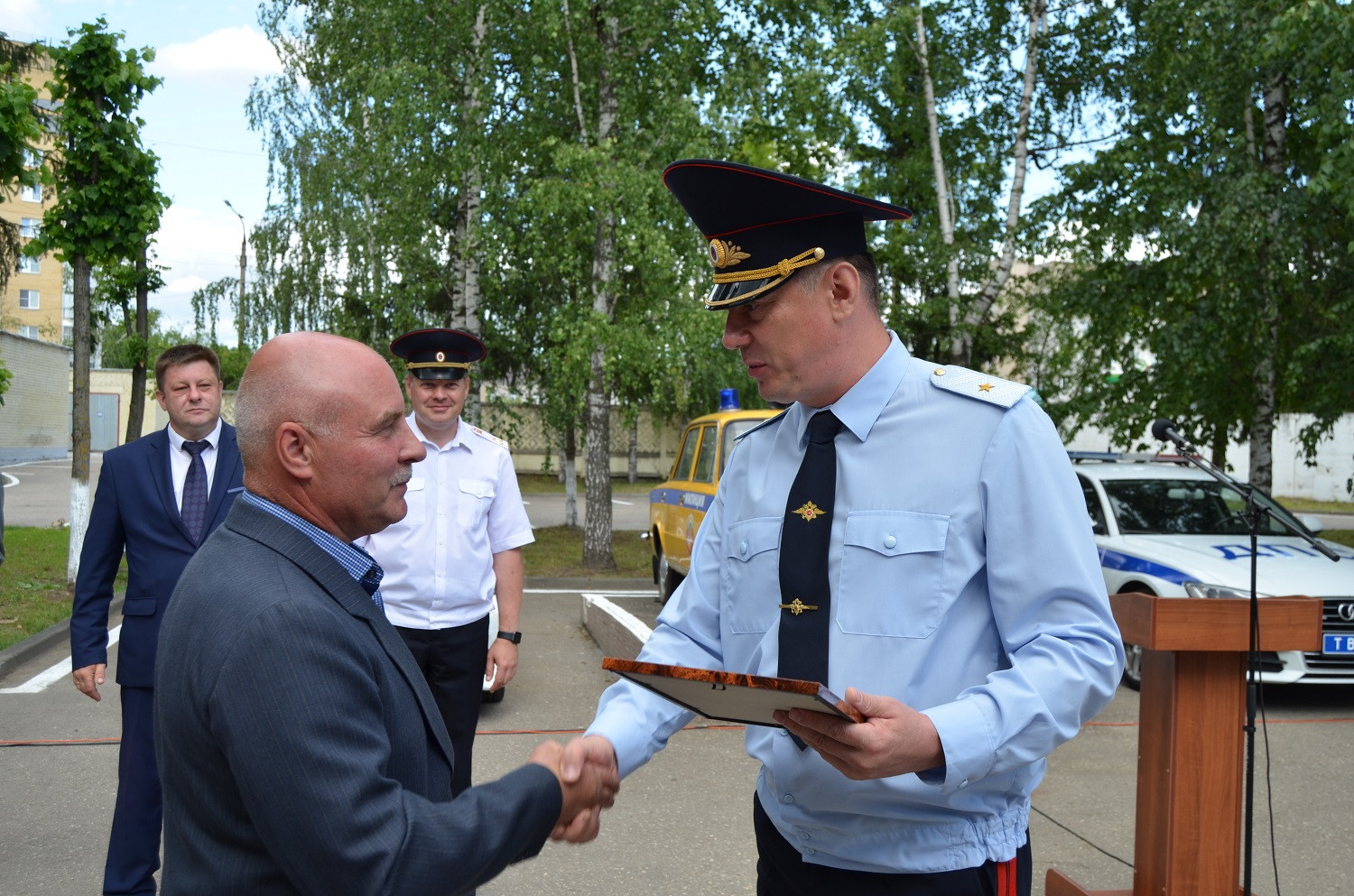 В Твери в День ГИБДД наградили лучших сотрудников ведомства | 03.07.2023 |  Тверь - БезФормата