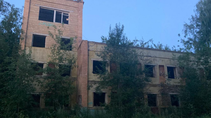 В Тверской области девочка-подросток упала с крыши заброшенного здания - новости ТИА