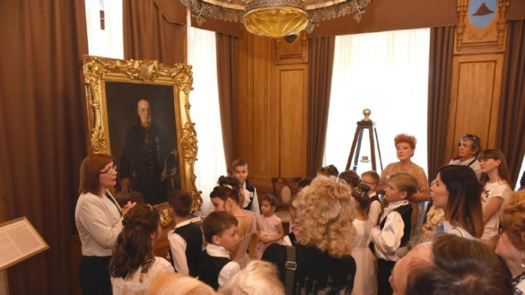 Картинная галерея продолжает проект для школьников "Лето во дворце" - новости ТИА