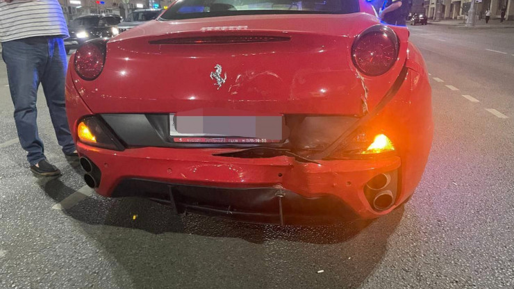 Опубликовано видео момента аварии в Твери с Ferrari - новости ТИА