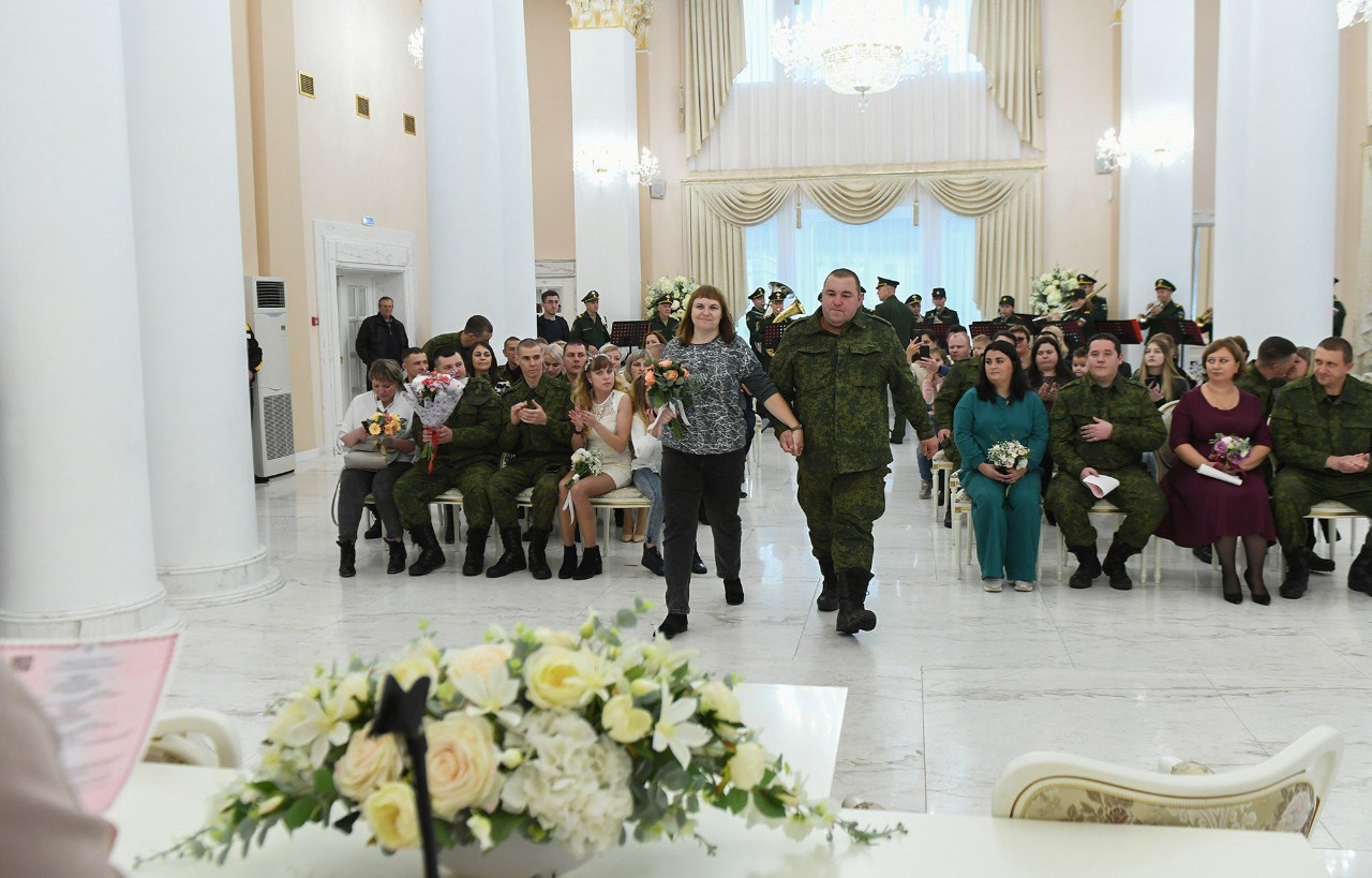 3 октября в Твери 26 мобилизованных привели невест в ЗАГС | 03.10.2022 |  Тверь - БезФормата