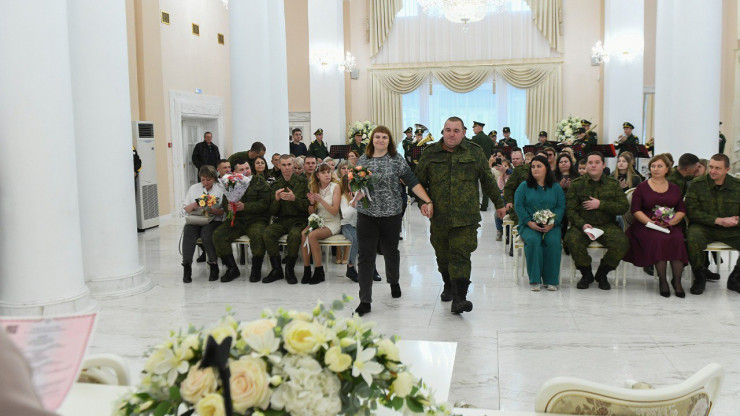 3 октября в Твери 26 мобилизованных привели невест в ЗАГС - новости ТИА
