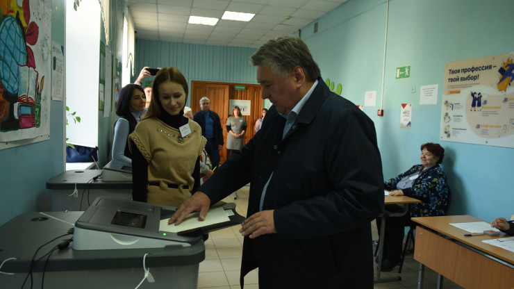 Глава города Твери принял участие в голосовании на выборах депутатов ТГД - новости ТИА