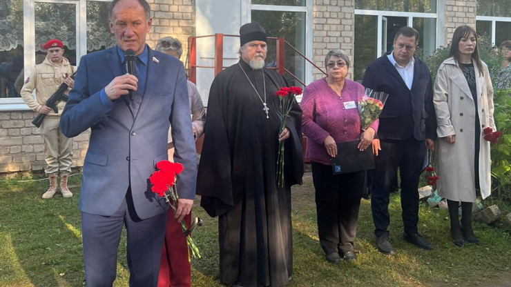 В Вышневолоцком округе открыли мемориальные доски в честь погибших на СВО бойцах - новости ТИА