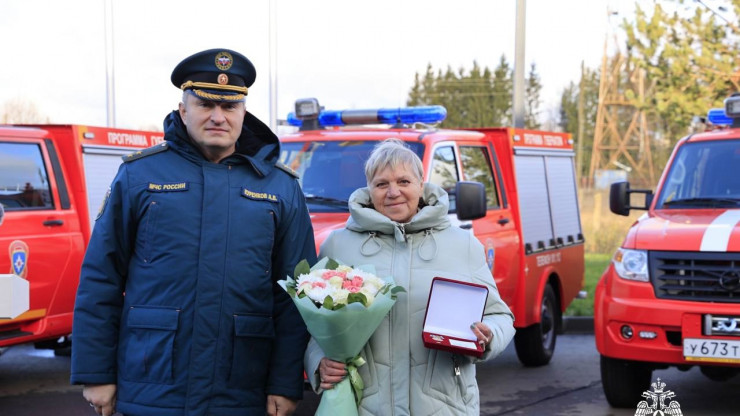 Рыбачку из Тверской области наградили медалью за спасение тонущей 7-летней девочки - новости ТИА