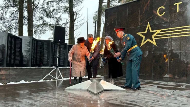 На мемориальном комплексе в городе воинской доблести Зубцове зажгли Вечный огонь - новости ТИА