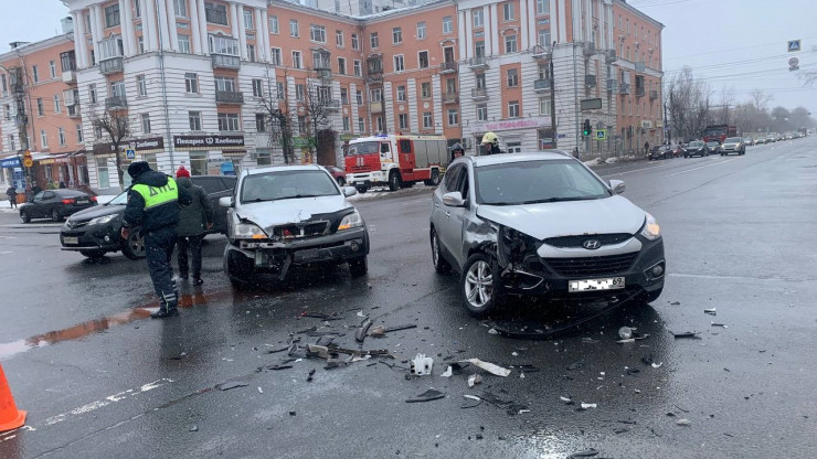В Твери в аварии на площади Терешковой пострадали две женщины - новости ТИА