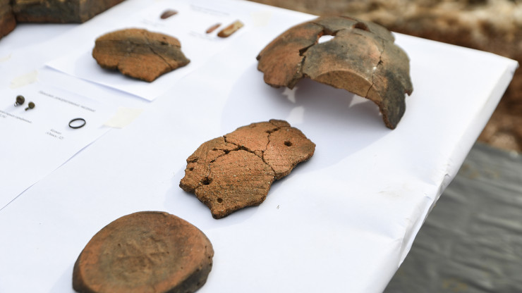 В районе тверского Речного вокзала археологи нашли лéдник, украшения и монеты - новости ТИА