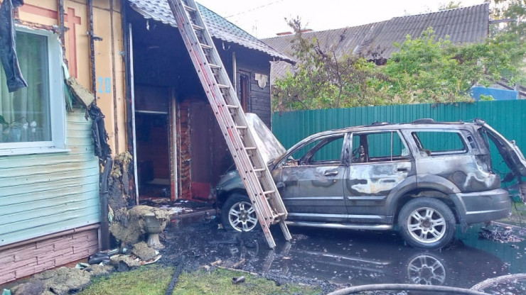 В Тверской области сгорели дом и припаркованный автомобиль - новости ТИА