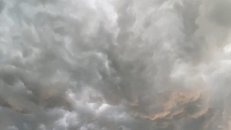 Опубликовали видео удивительного неба в Тверской области перед ливнем - новости ТИА
