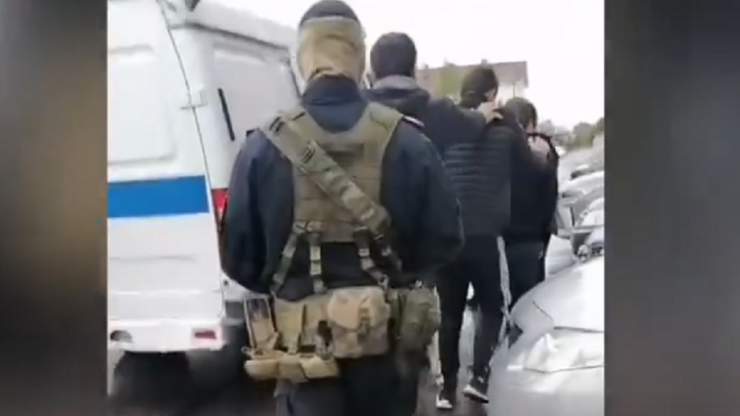 Под Тверью полицейские закрыли цех, где нелегалы делали тротуарную плитку - новости ТИА