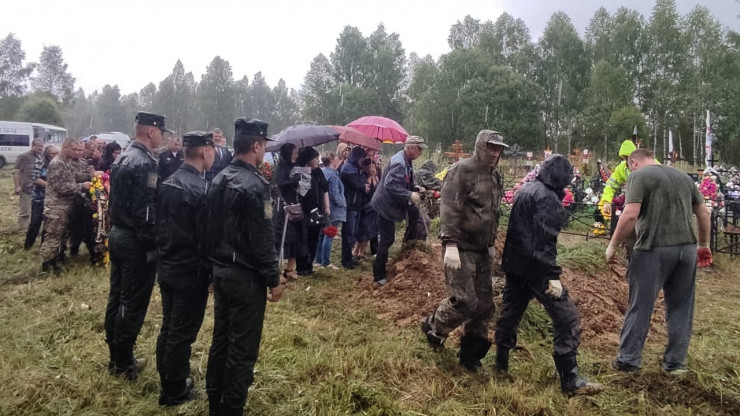 В Тверской области похоронили погибшего в СВО старшего лейтенанта Андрея Горшкова - новости ТИА