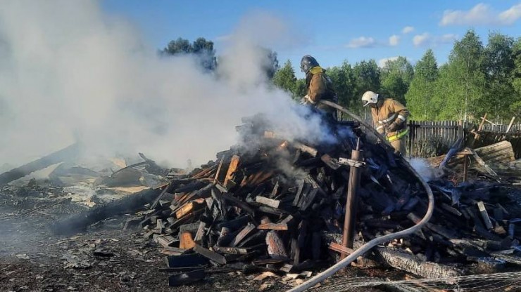 В деревне Оленинского округа гараж уничтожен огнем - новости ТИА