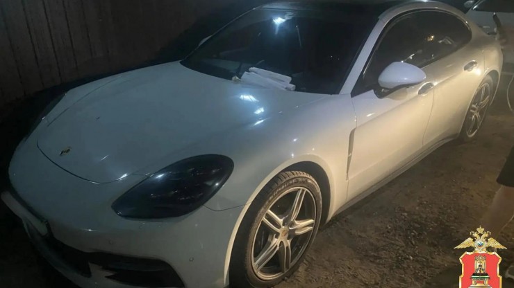 Под Тверью мужчина из мести проткнул колеса на Porsche Panamera - новости ТИА