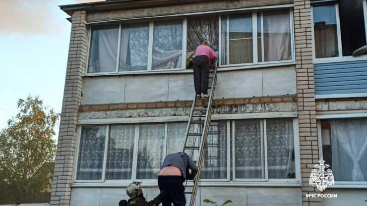 В Тверской области пожарные спасли из горящего дома четырёх человек - новости ТИА