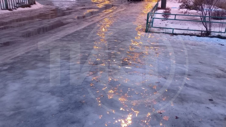 В Твери пенсионеру выплатят компенсацию за травму на скользком тротуаре - новости ТИА