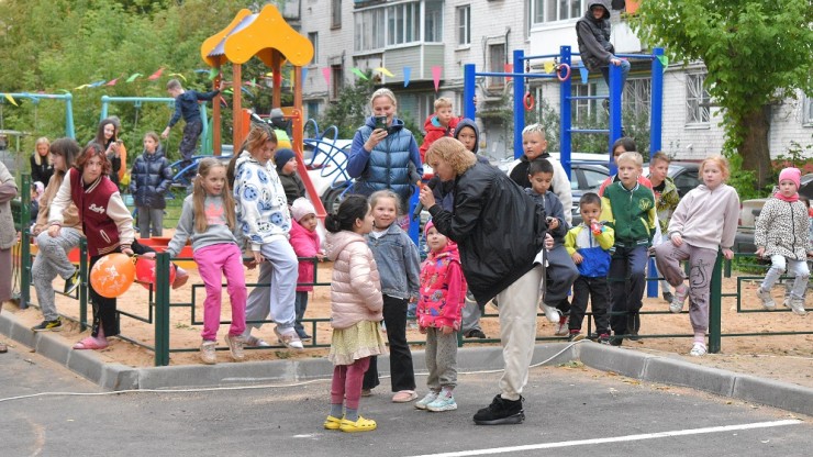 В Твери по ППМИ обустроены парковки, установлены детские и спортивные площадки - новости ТИА