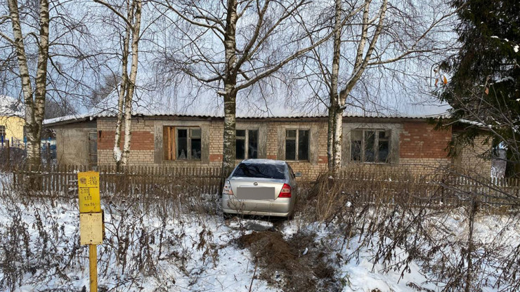 В Тверской области машина врезалась в забор - новости ТИА