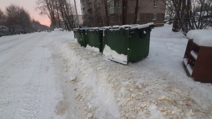 В Тверской области из-за снегопада мусоровозы не могут подъехать к контейнерам - новости ТИА