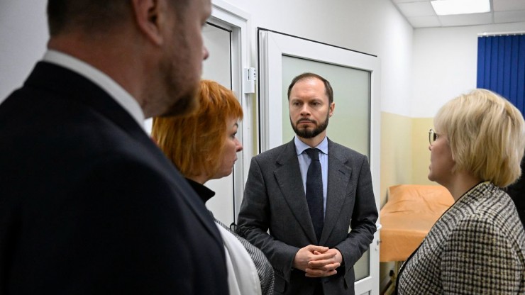 Виталий Королев по итогам посещения поликлиники во Ржеве поставил задачи по модернизации учреждения - новости ТИА