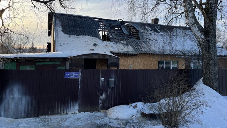 В Ржеве сгорел жилой дом, погорельцам нужна помощь - новости ТИА