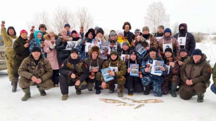 Сотрудники бежецкой колонии соревновались в зимней рыбалке - новости ТИА