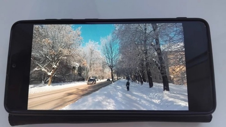 Морозная зима в Твери подстегнула спрос на реанимацию смартфонов - новости ТИА