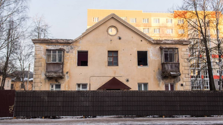 В Твери на улице Мусоргского сносят дом послевоенного ансамбля застройки - новости ТИА