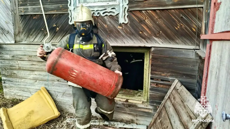 В Тверской области из‑за детской шалости чуть не взорвались газовые баллоны в доме - новости ТИА