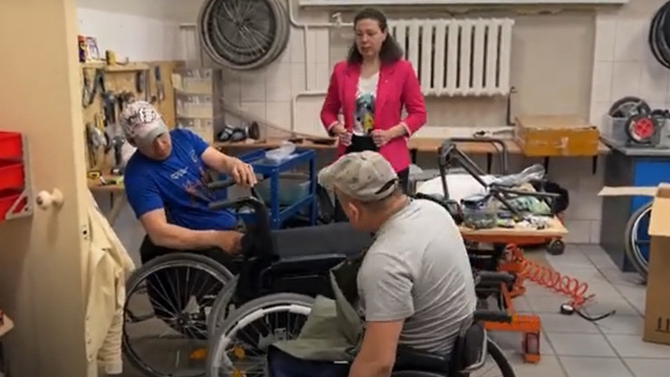 Тверской центр "Электричка" собрал и подарил коляску девочке с инвалидностью - новости ТИА