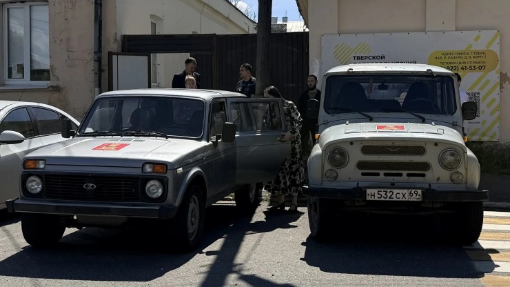 В зону СВО отправили еще две машины - новости ТИА