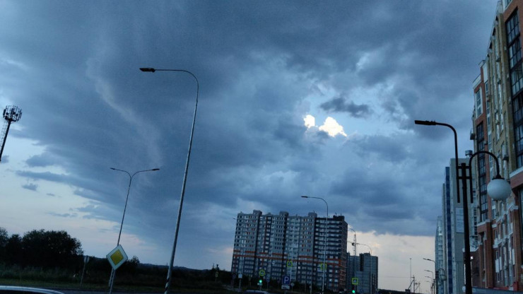 Жители Тверской области заметили в грозовых облаках необычные лица - новости ТИА