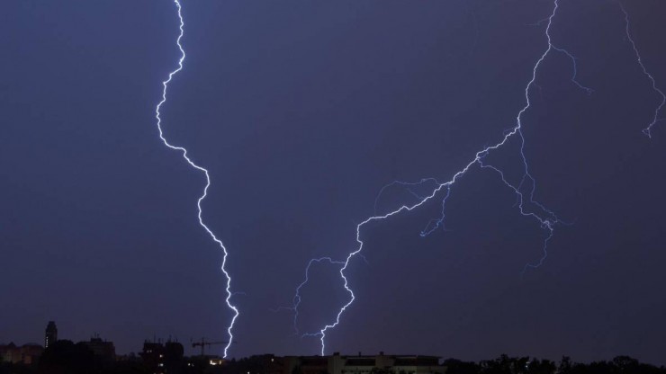 Гроза надвигается на Тверь в ближайшие часы - новости ТИА