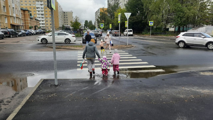 В Твери водители не видят затопленный пешеходный переход - народные новости ТИА