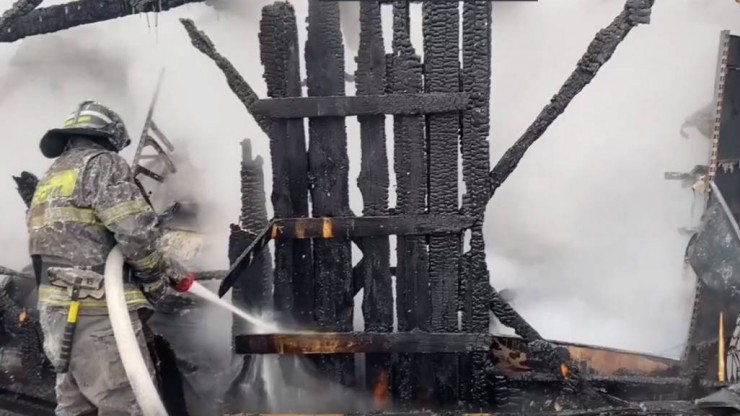 В Твери дотла сгорел круглосуточный магазин-рюмочная - новости ТИА