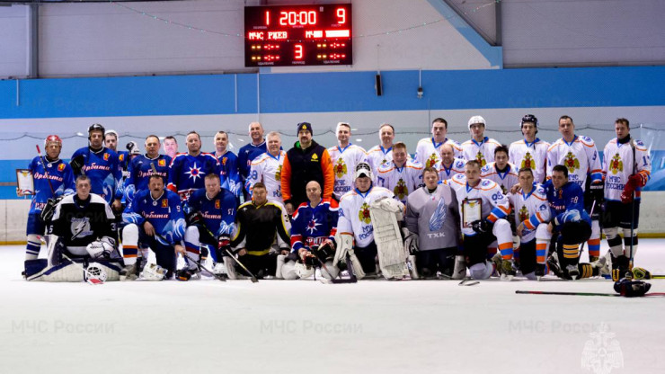 Во Ржеве спасатели провели товарищеский матч по хоккею - новости ТИА