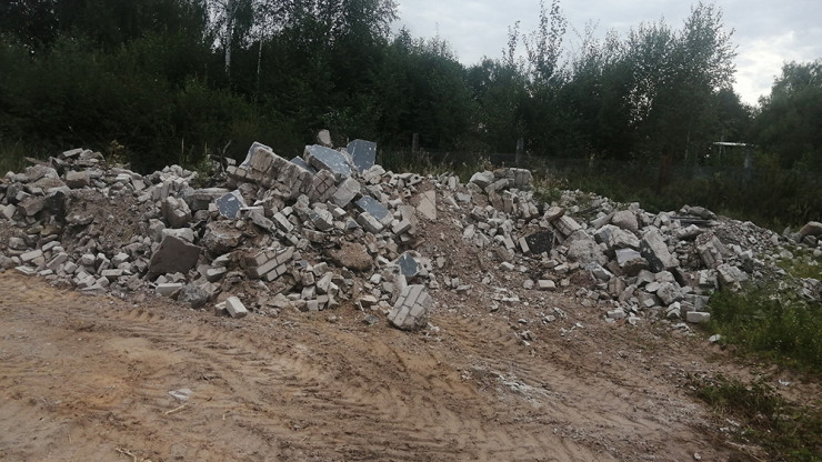 В Калининском районе нашли огромную свалку битого кирпича - новости ТИА
